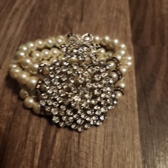 Bridal Cuff 4 strand Pearl Bracelet with Rhinestones Focal Point Wedding Jewelry - Picture 5 of 5